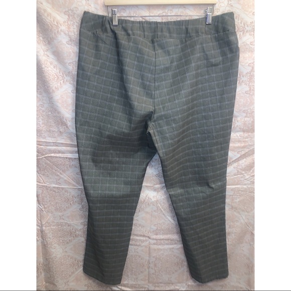 Savion Dress Capri Pants - Picture 2 of 2